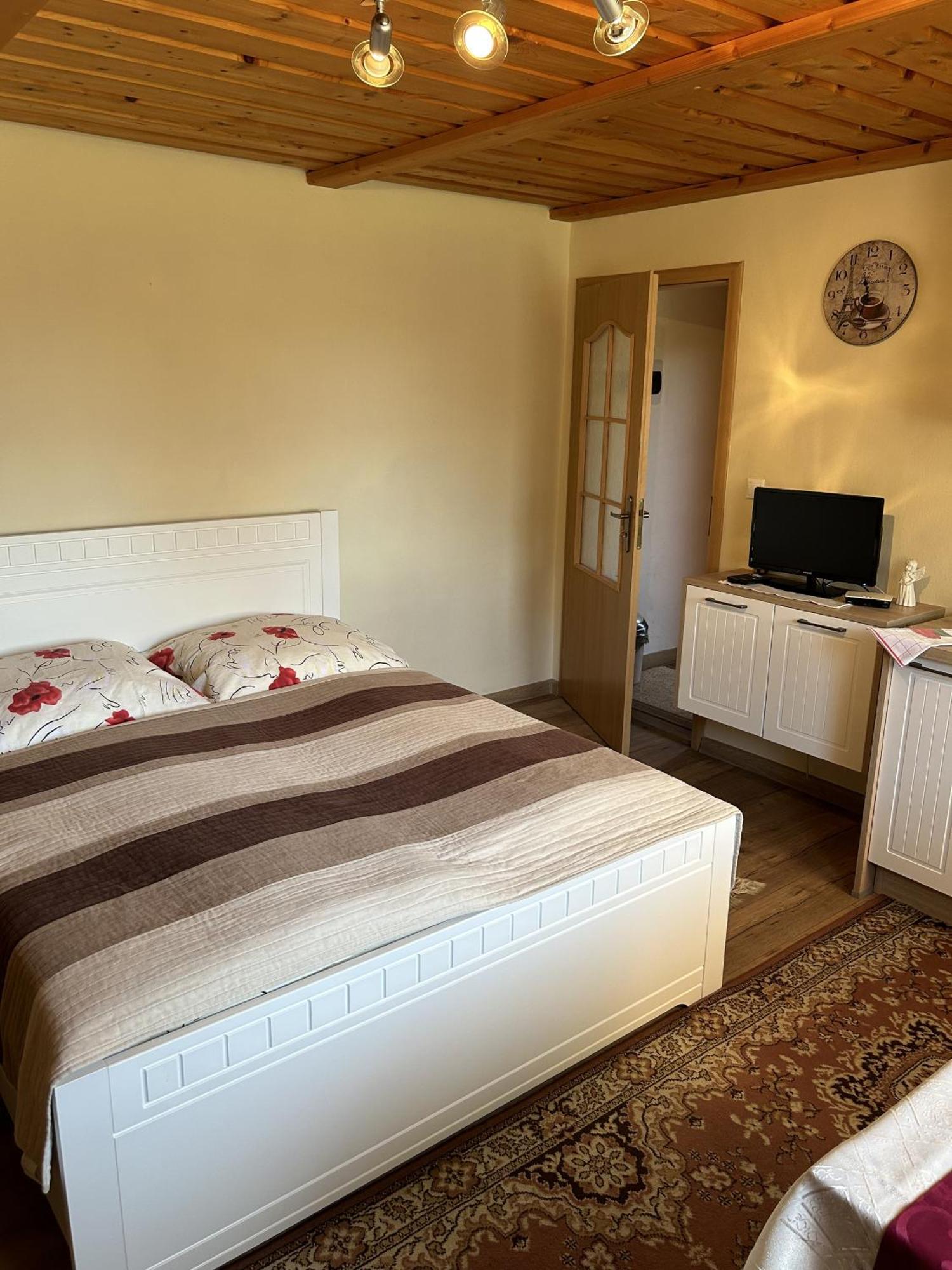 Privat Lenka Hotell Prosiek Exteriör bild